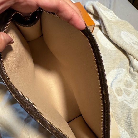 ๐ค DISCONTINUED Toiletry 26 Pouch ๐ค - Picture 9 of 14